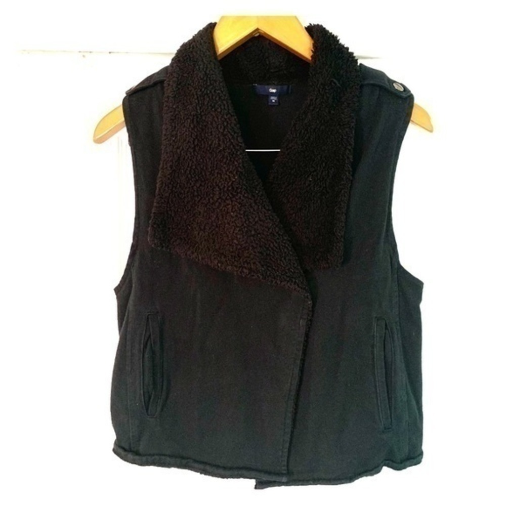 GAP Black Faux Fur Vest‎ Size Medium